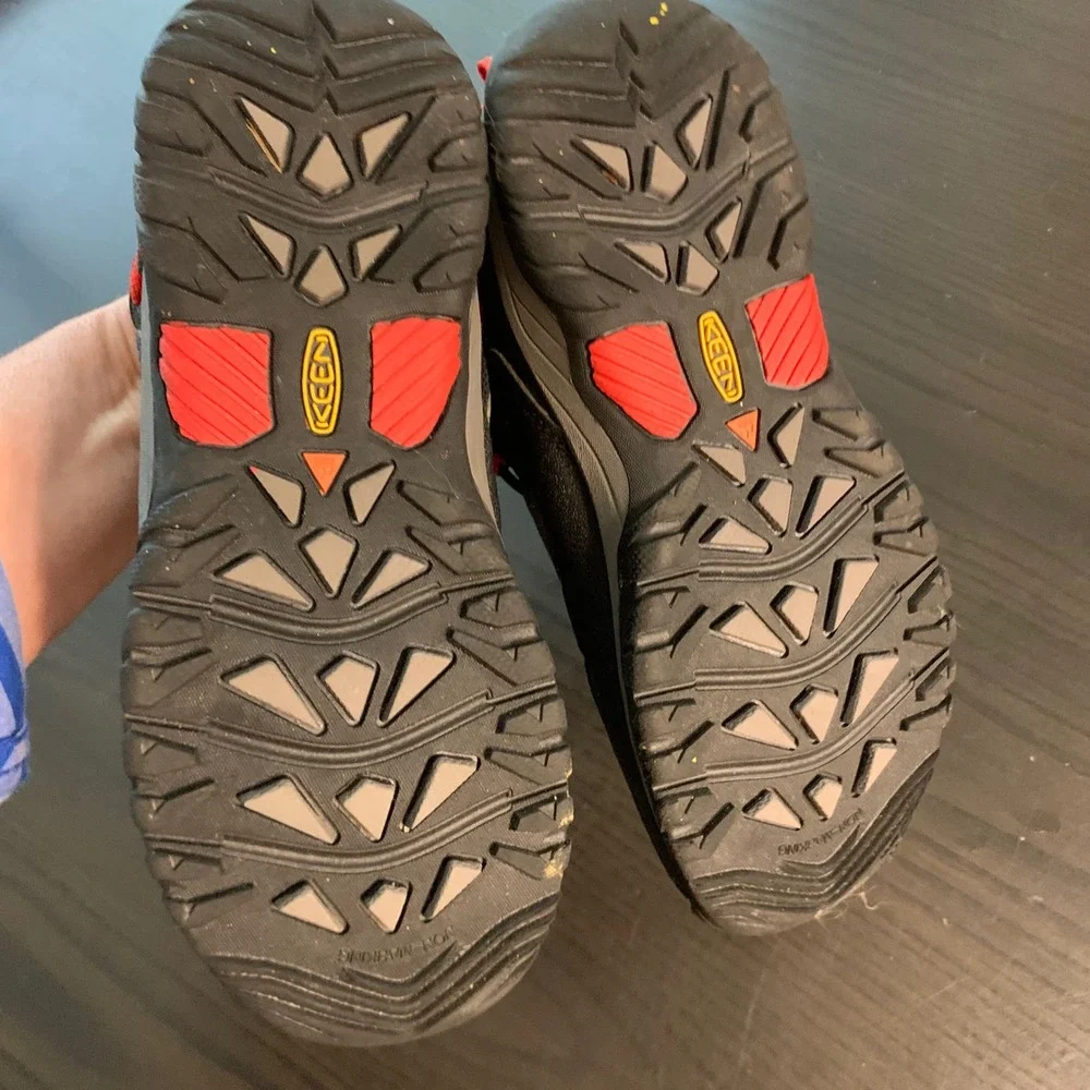 Keen Kids Targhee Low Hiking Shoes Grey Red Bungee Lace Sneakers Size 3Y 1019824